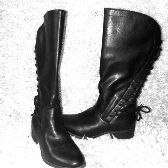 Black boots - Picture 1 of 3